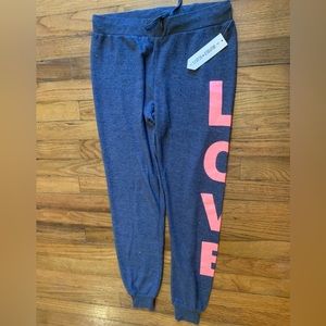 𝅺3/$50 Inspired hearts BNWT women’s size small love joggers